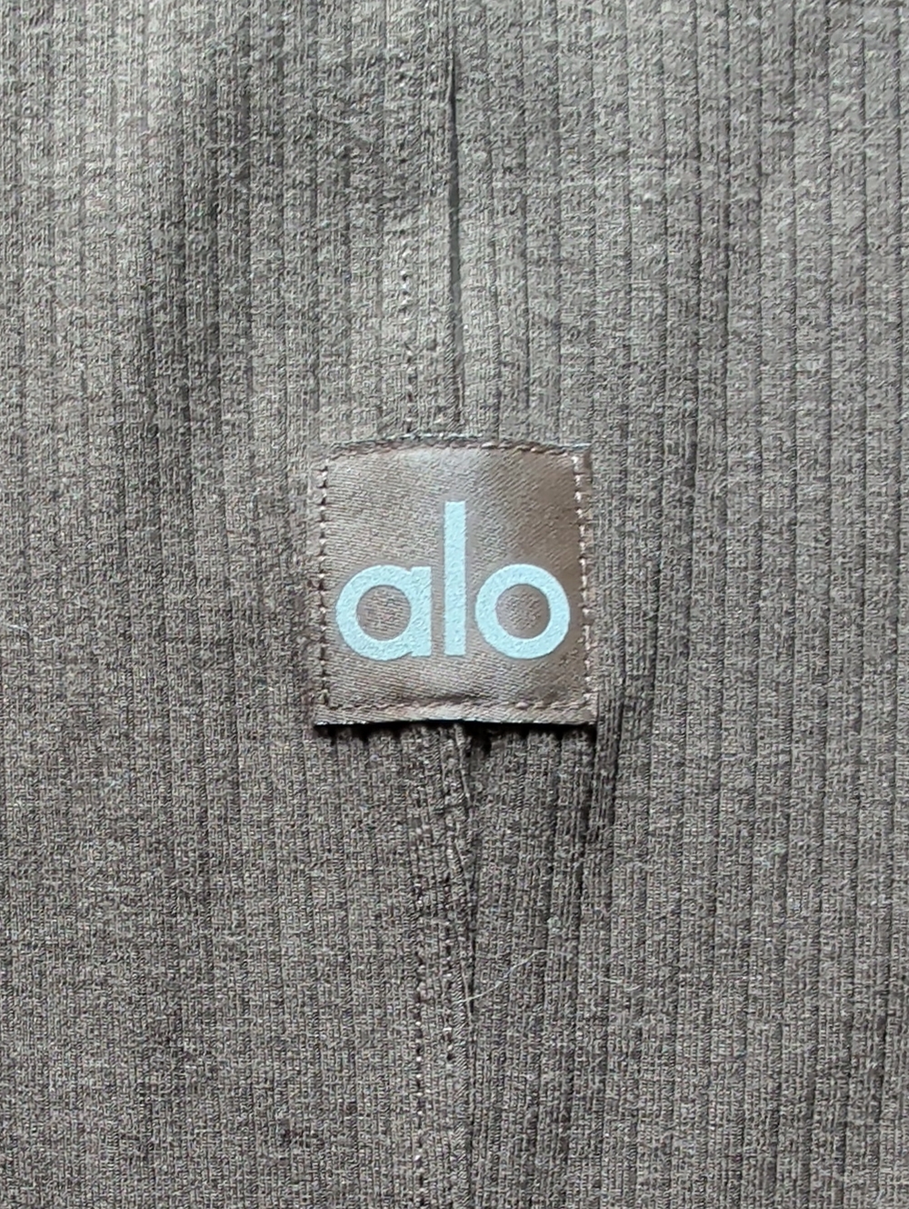 ALO Wellness Rib Mock Neck Polished Short Sleeve Espresso NWT - Picture 4 of 6